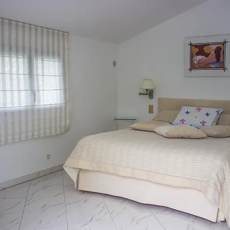 Yoda Bed & Breakfast 3*