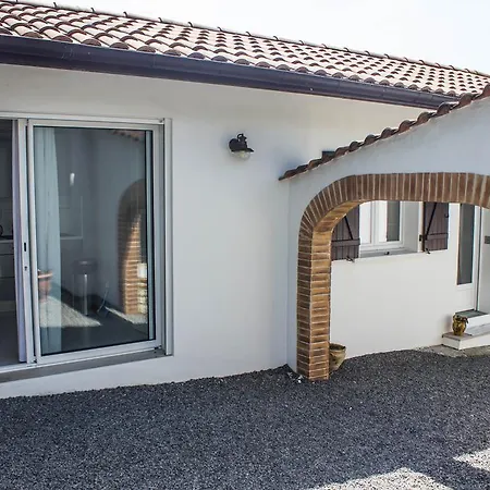 לינה וארוחת בוקר Yoda 3*