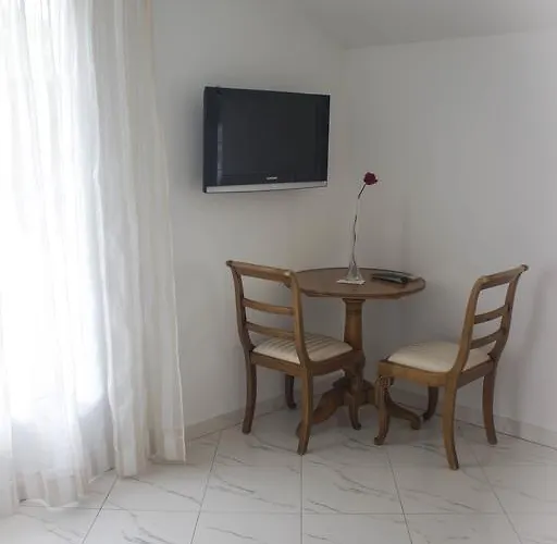 Alojamento de Acomodação e Pequeno-almoço Yoda 3*