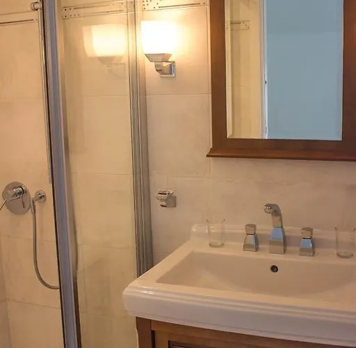 לינה וארוחת בוקר Yoda סן-ז'אן-דה-לוז