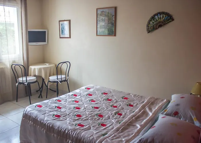 Yoda Bed & Breakfast 3*